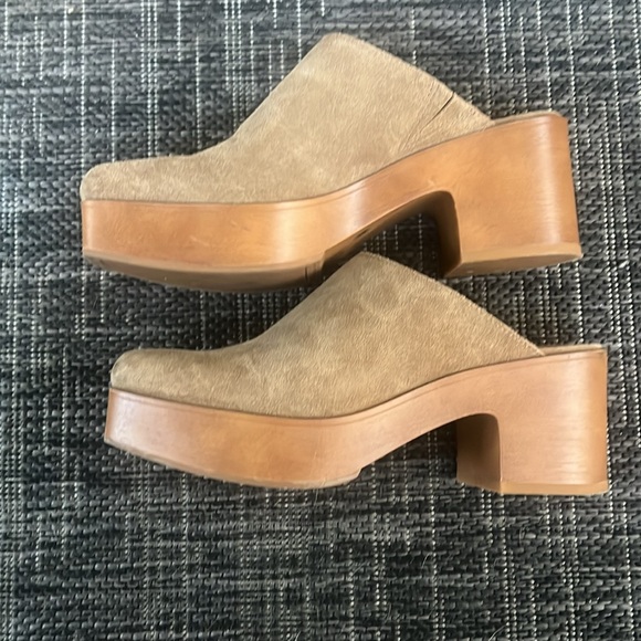 Vince Camuto Tan Suede Platform 7 1/2 Clogs Shoes - Picture 7 of 10
